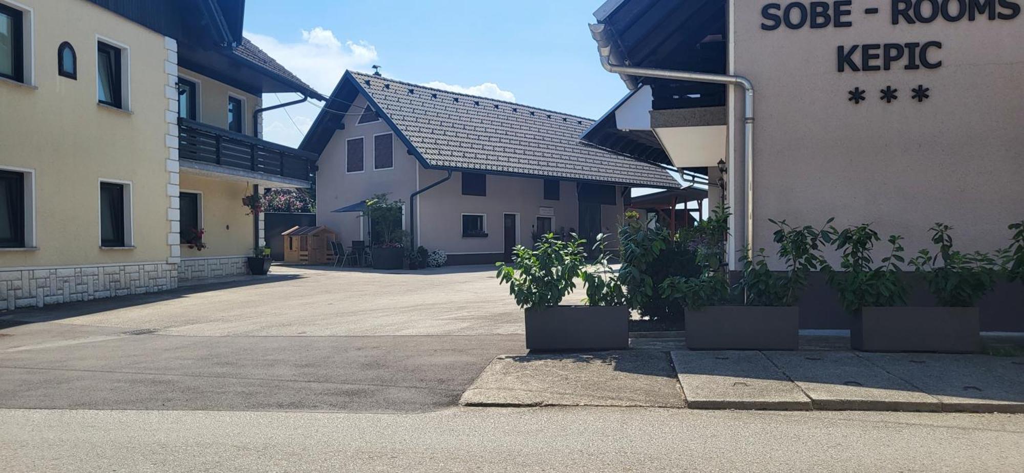 Rooms & Apartments Kepic, Airport Accomodation 서클리예나고렌스켐 외부 사진