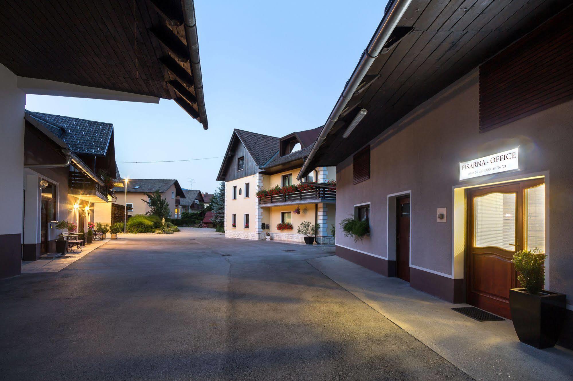 Rooms & Apartments Kepic, Airport Accomodation 서클리예나고렌스켐 외부 사진