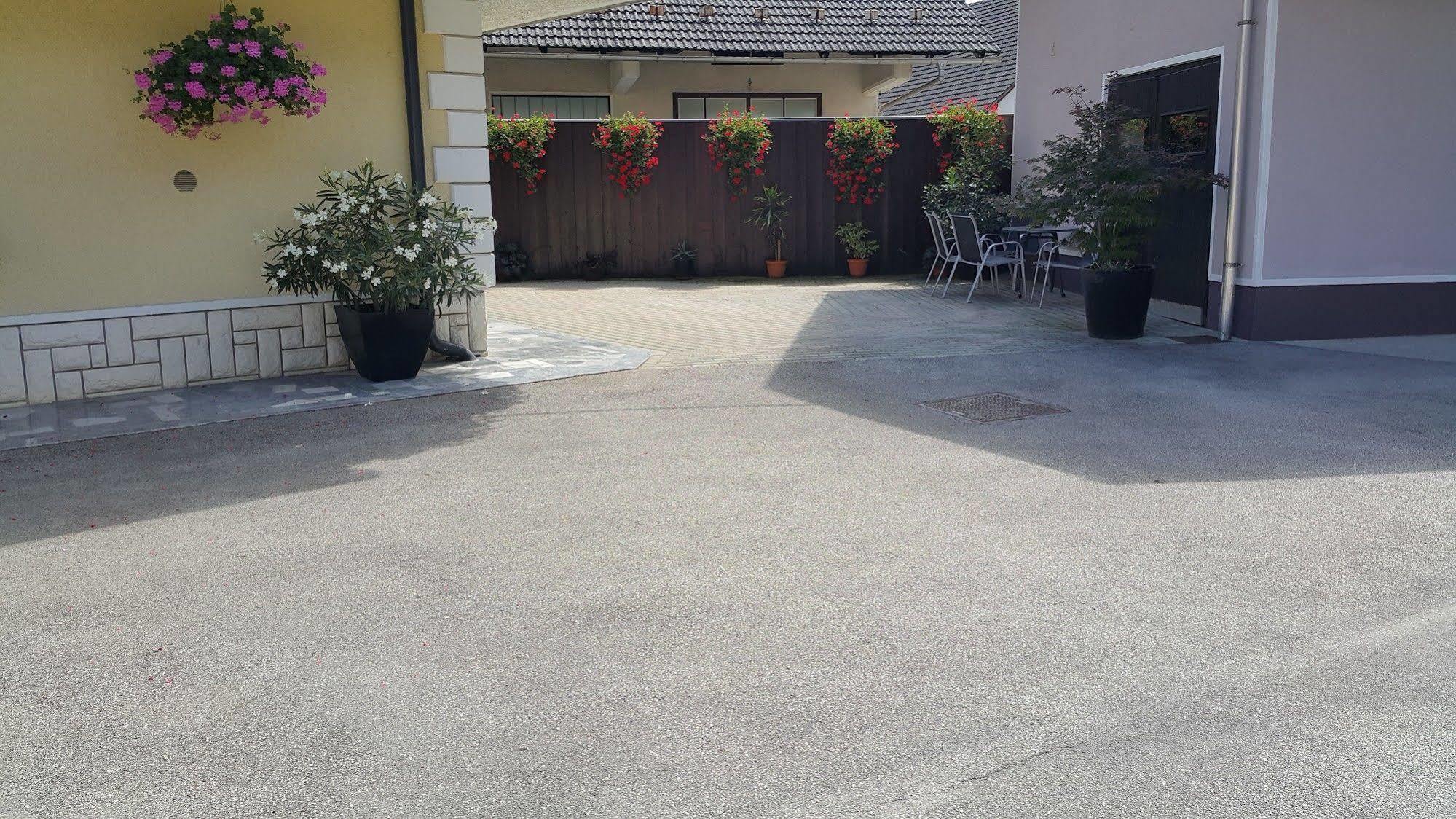 Rooms & Apartments Kepic, Airport Accomodation 서클리예나고렌스켐 외부 사진
