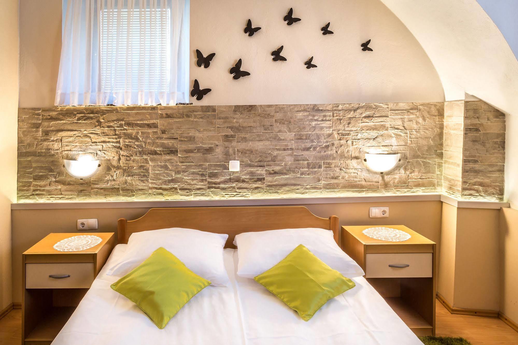 Rooms & Apartments Kepic, Airport Accomodation 서클리예나고렌스켐 외부 사진