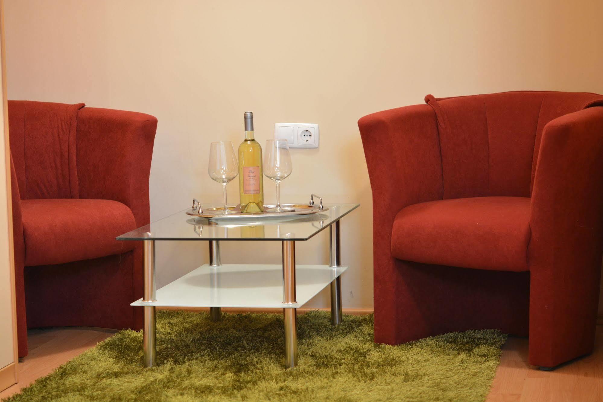Rooms & Apartments Kepic, Airport Accomodation 서클리예나고렌스켐 외부 사진