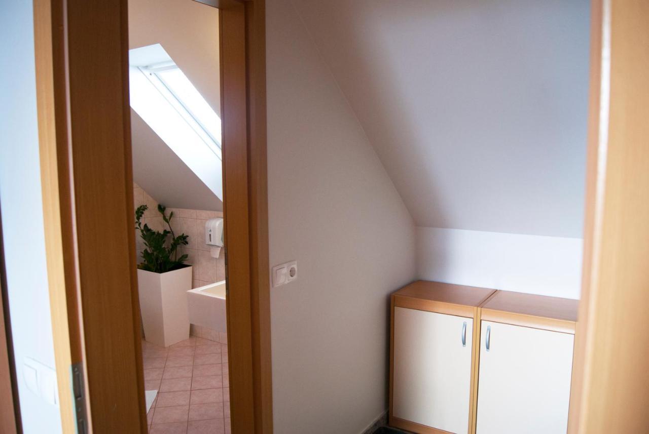 Rooms & Apartments Kepic, Airport Accomodation 서클리예나고렌스켐 외부 사진