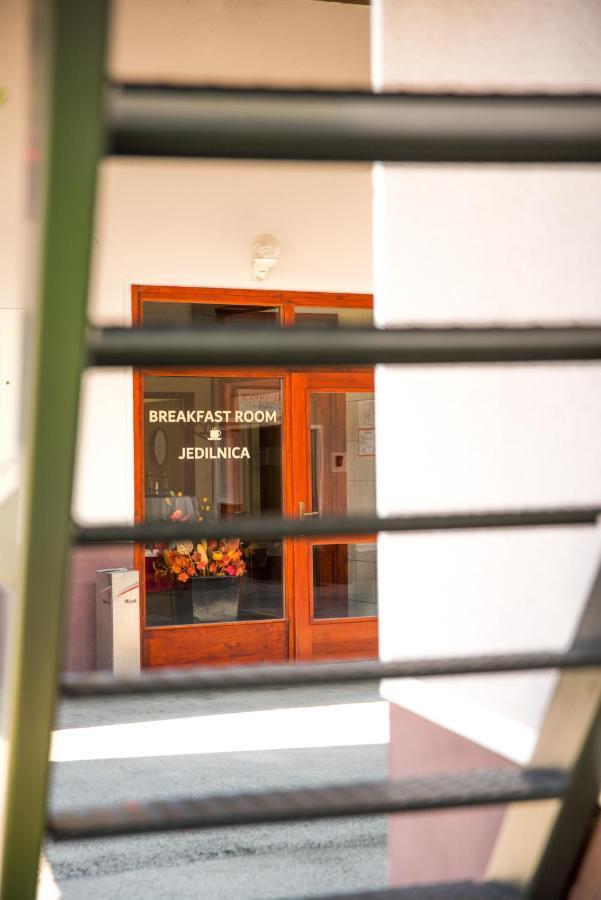 Rooms & Apartments Kepic, Airport Accomodation 서클리예나고렌스켐 외부 사진